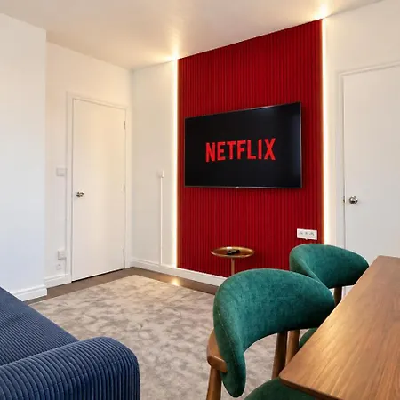 Le Marais 1 Bedroom With Balcony And Netflix Apartment